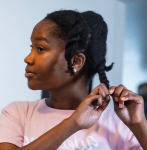 Type 4 hair, girl braiding hair