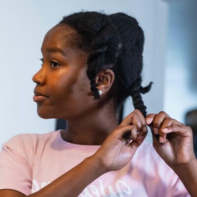 Type 4 hair, girl braiding hair